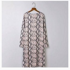 💥NWT - Pink Snakeprint Kimono / Cardigan / …